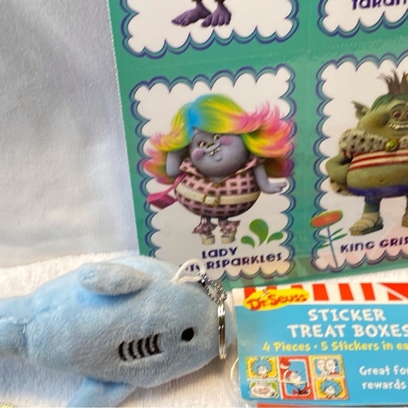 6 for$20♥️Toybundle.Toys,cards,keychain,Mickey button,etc. - Picture 5 of 8